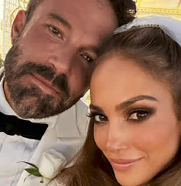 J-LO AND BEN AFFLECK TIE THE KNOT